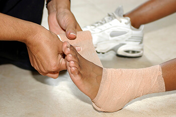 Ankle Sprains Treatment in the Cook County, IL: Northwest Chicago (Maywood, Elmhurst, Cicero, Oak Park, Rosemont, Evanston, Des Plaines, Glenview, Elk Grove Village, Lombard), Ukrainian Village / Wicker Park (Norridge, Maywood, Melrose Park, Berwyn, Westchester, Lincolnwood, Niles) and Southwest Chicago (Bridgeview, Burbank, Alsip, Orland Park, Lemont, Tinley Park) areas